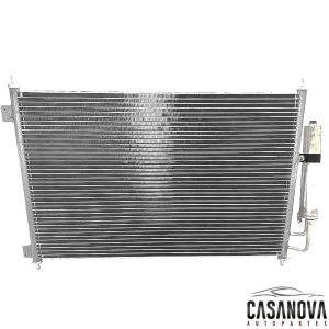 Condensador para NISNSAN Xtrail T31 2.5l QR25DE marca TYC OEM 92100-JG000 visto desde frente