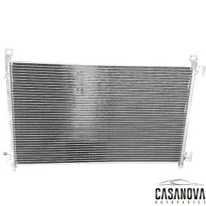 Condensador para NISSAN Xtrail T32 2.5L QR25DE marca TYC OEM 82040 visto de frente