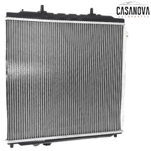 Radiador para HYUNDAI Terracan 2.9L marca TYC OEM 25310-H1940/ 25310-H1920 visto de frente