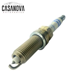 Bujías Platino para Nissan Tiida 1.6, 1.8L y Nissan Versa marca Bosch OEM 22401-ED816/ VR7SPP33/ LZKAR5AP-11